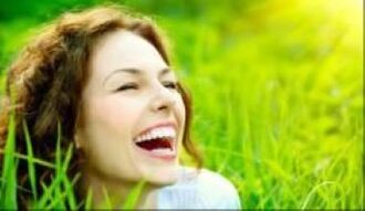 Frau nach der Behandlung von Helminthen